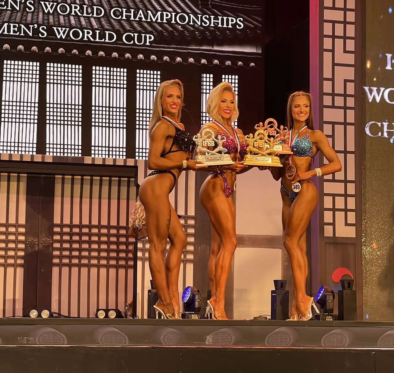 ОЛЕКСАНДРА СУМАНЄЄВА – ВІЦЕЧЕМПІОНКА СВІТУ У БІКІНІ ДО 164 СМ!
