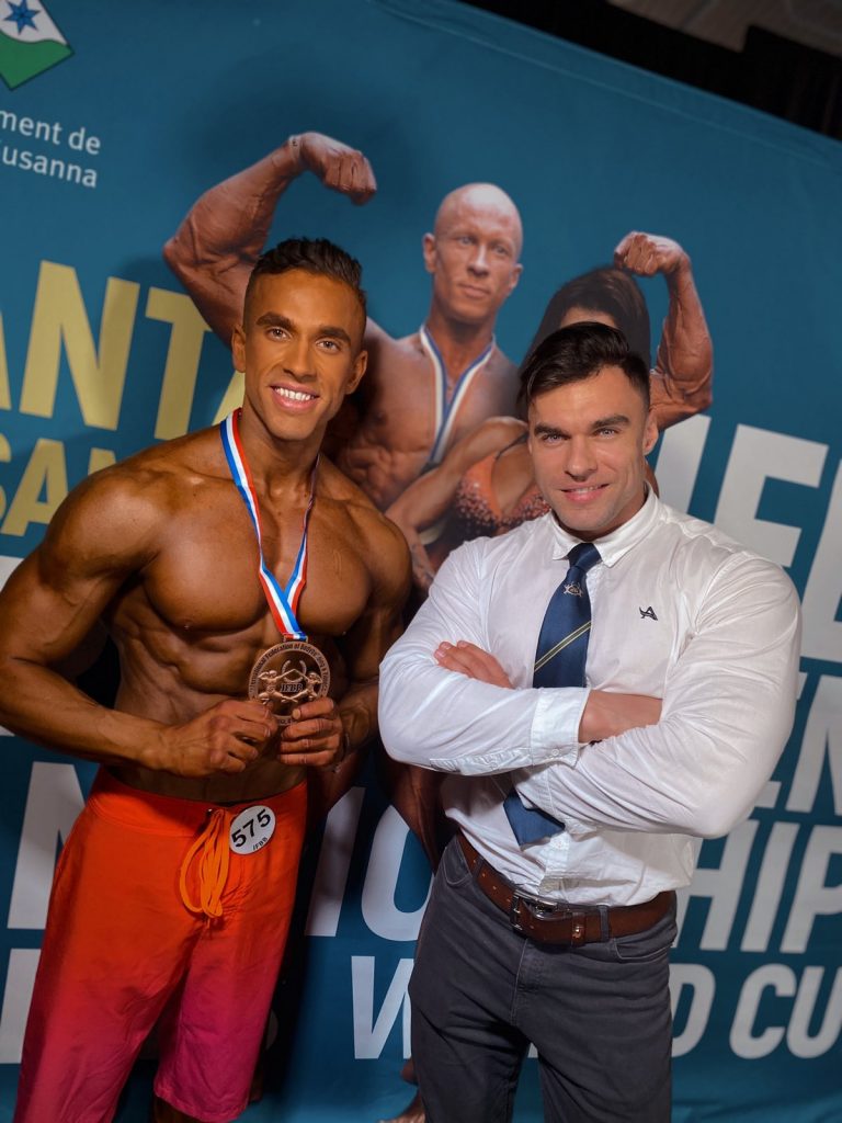 ВІТАЛІЙ ЮСЬКО – П’ЯТИЙ НА ЧЕМПІОНАТІ СВІТУ IFBB СЕРЕД ЧОЛОВІКІВ У МЕНС ФІЗИК ДО 182 СМ!