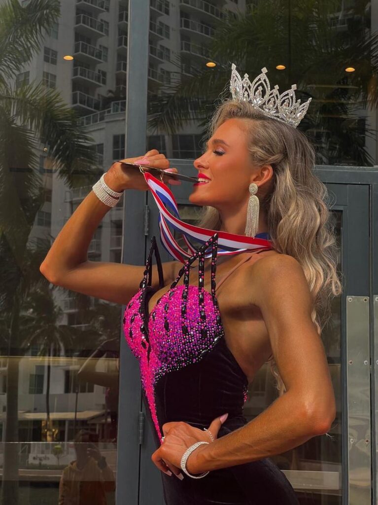 КАТЕРИНА МИРОНЮК – ПЕРЕМОЖНИЦЯ МІЖНАРОДНОГО ТУРНІРУ «IFBB MIAMI GRAND PRIX» У БІКІНІ ТА ФІТ-МОДЕЛЬ!