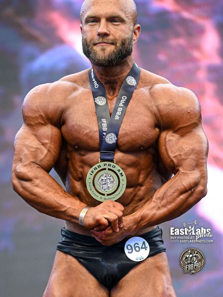 МЕДАЛЬНІ УСПІХИ УКРАЇНЦІВ НА КУБКУ СВІТУ В ДИВІЗІОНІ SEMI PRO У БОДІБІЛДИНГУ ТА КЛАСИК ФІЗИК