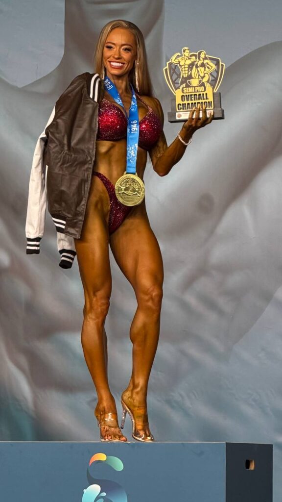 ПОДВІЙНА ПЕРЕМОГА КРИСТИНИ ТОКАРЄВОЇ НА «2026 IFBB PRO MR. EUROPE» У БІКІНІ СЕРЕД МАЙСТРІВ!