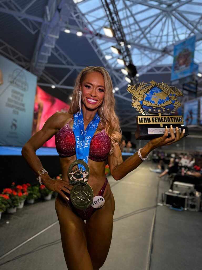 КРИСТИНА ТОКАРЄВА – АБСОЛЮТНА ЧЕМПІОНКА ЄВРОПИ У БІКІНІ СЕРЕД МАЙСТРІВ!